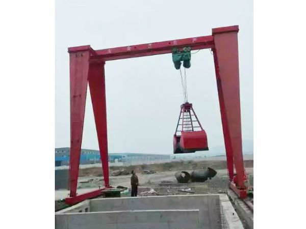 龍門吊主梁的形式與結(jié)構(gòu)